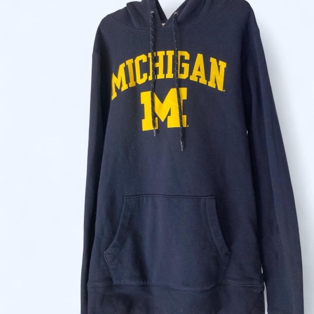Navy blue Michigan hoodie Size S Gear